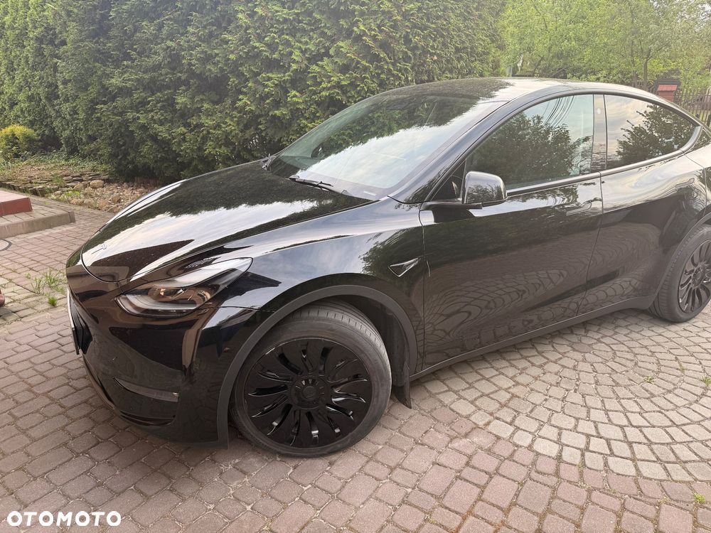 Tesla Model Y - 3