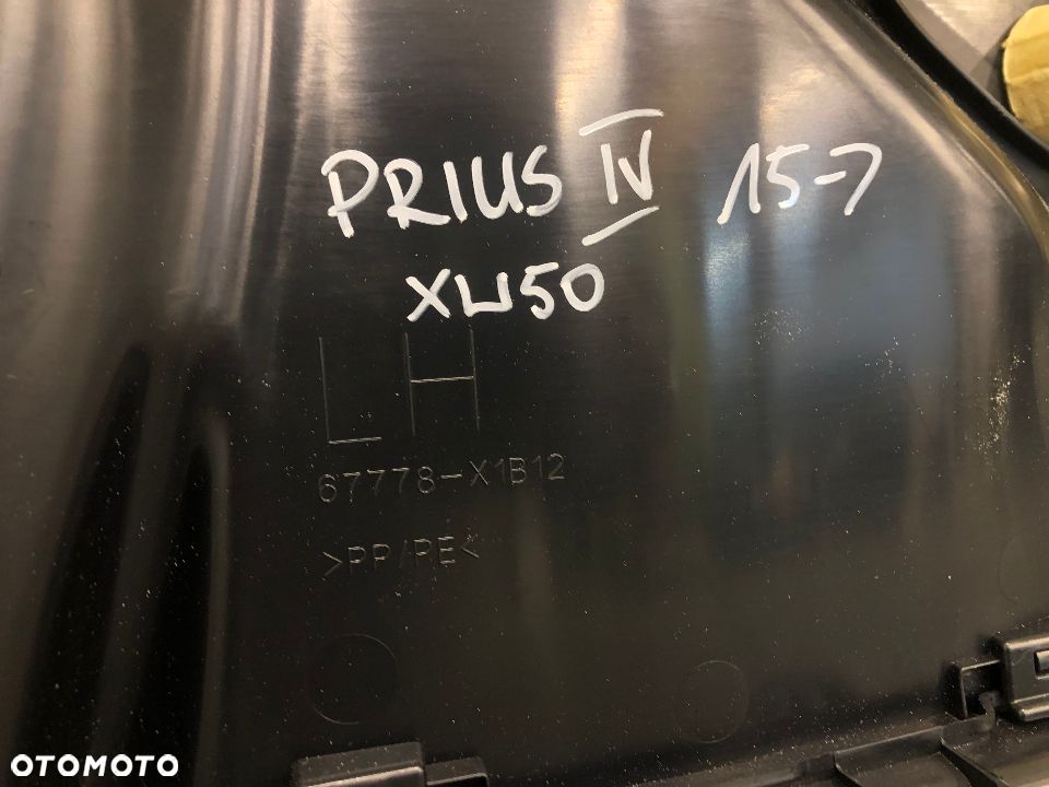 TOYOTA PRIUS IV 2015-> BOCZEK DRZWI LEWY PRZÓD PRZEDNIE XW50 67778-X1B12 - 6