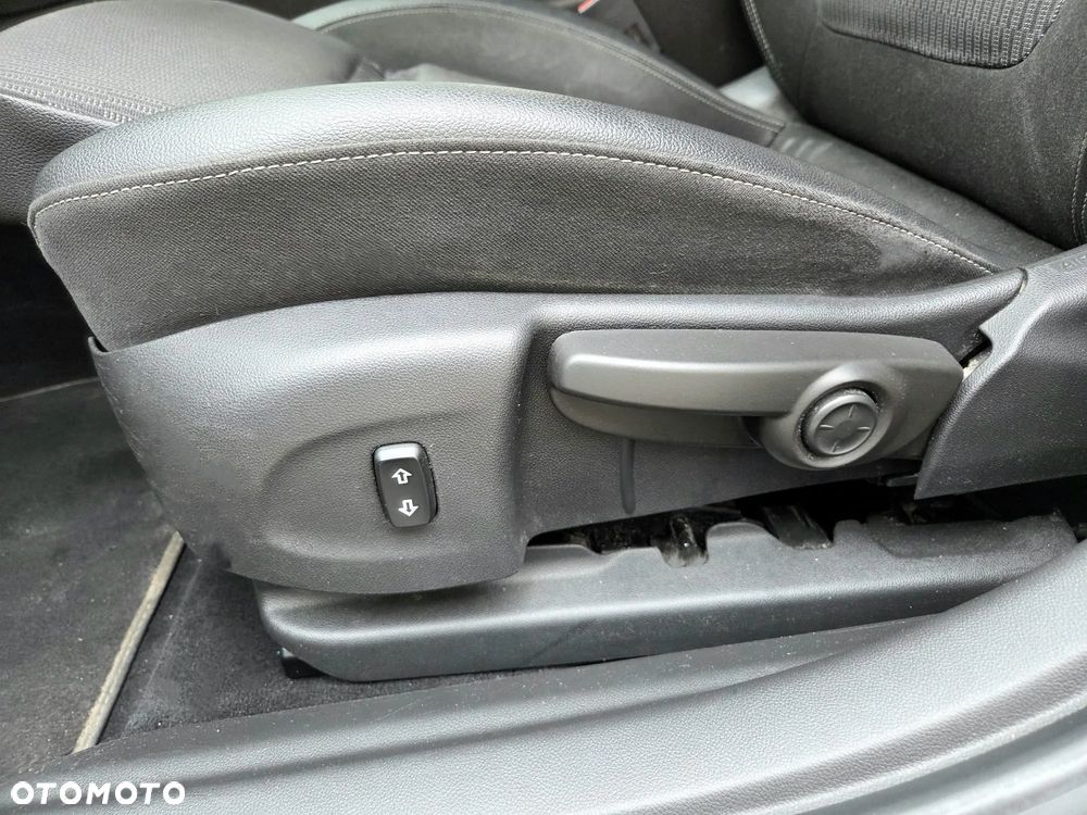 Opel Insignia 1.5 T Exclusive S&S - 29