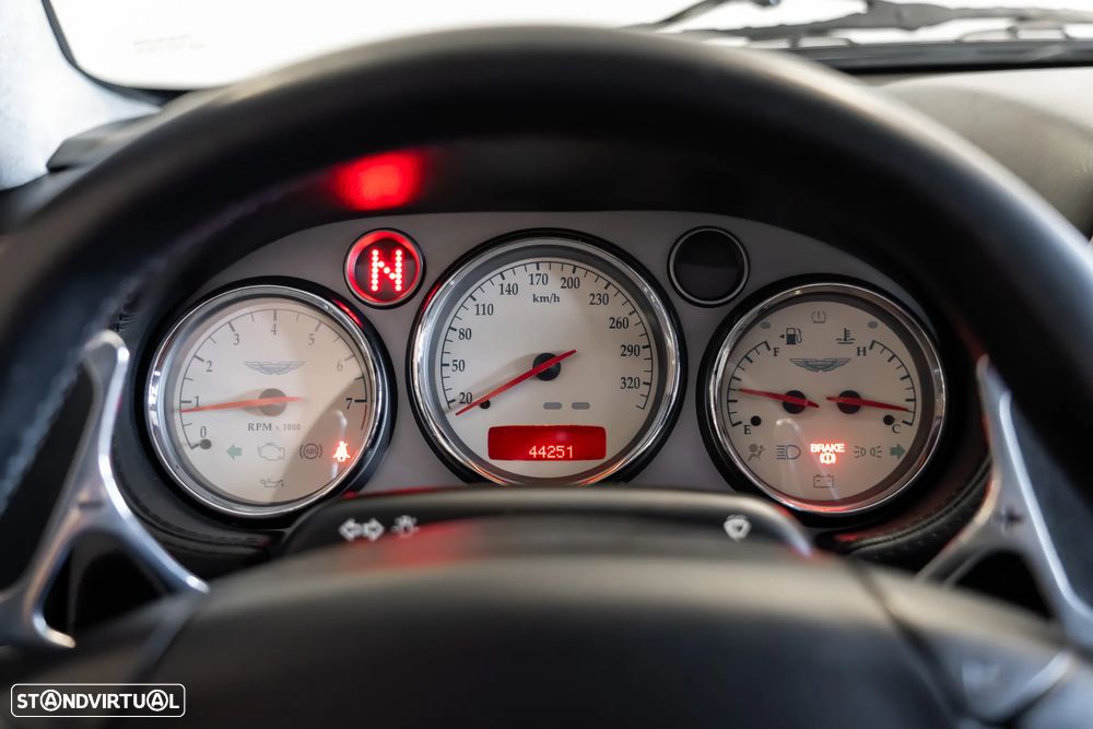 Aston Martin Vanquish - 9