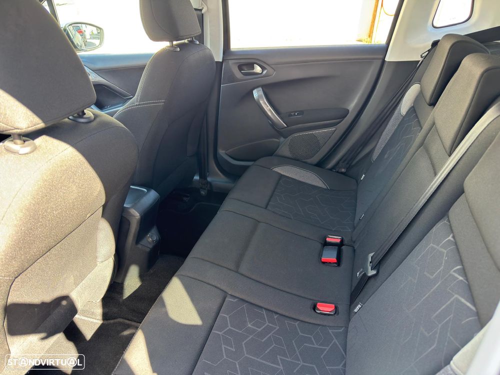 Peugeot 2008 1.6 BlueHDi Style - 13