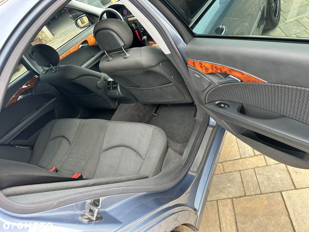 Mercedes-Benz Klasa E 240 Elegance - 38