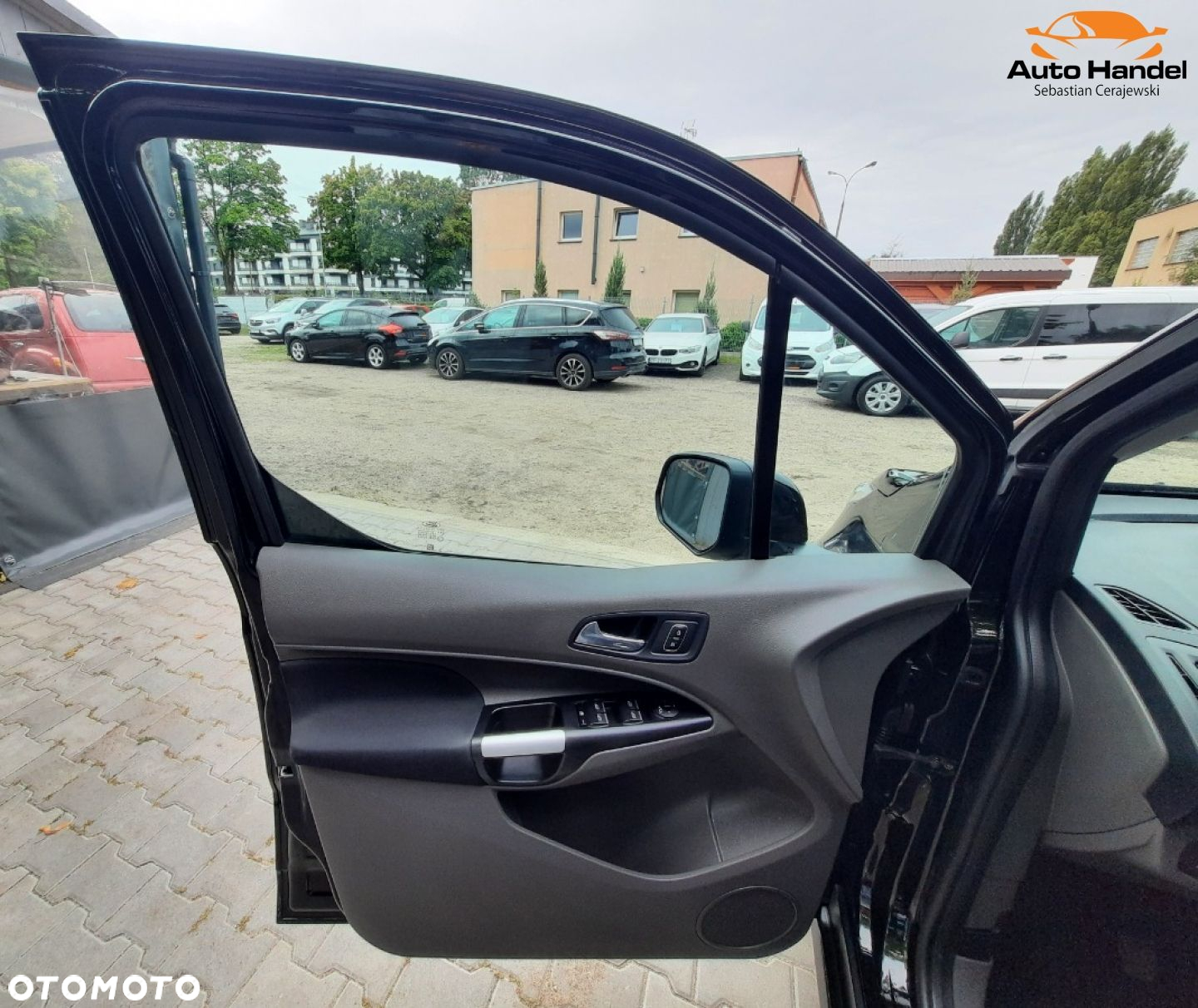 Ford Tourneo Connect Grand - 41
