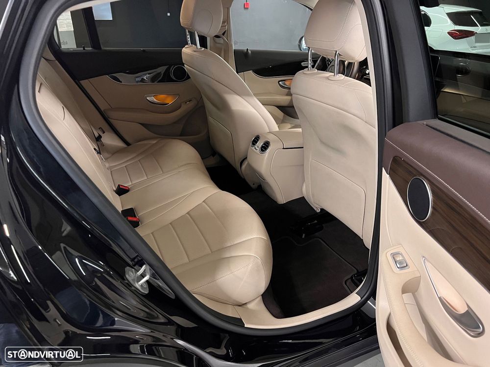 Mercedes-Benz GLC 300 e Coupé 4Matic - 24