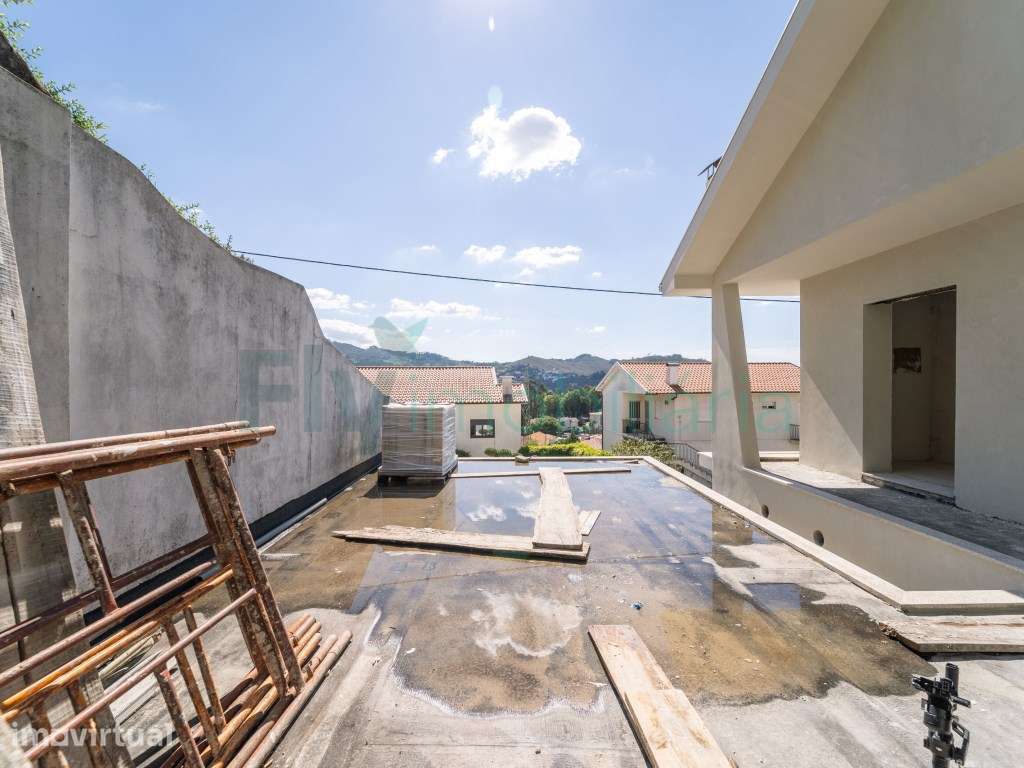Andar Moradia T3 com Terraço, Varandas e Garagem Fechada - Grande imagem: 5/53