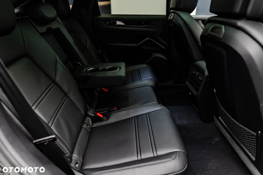 Porsche Cayenne - 12