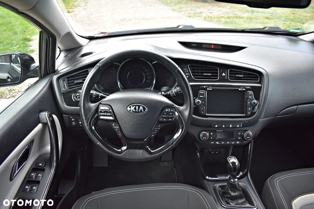 Kia Ceed 1.6 GDI Platinum Edition - 30