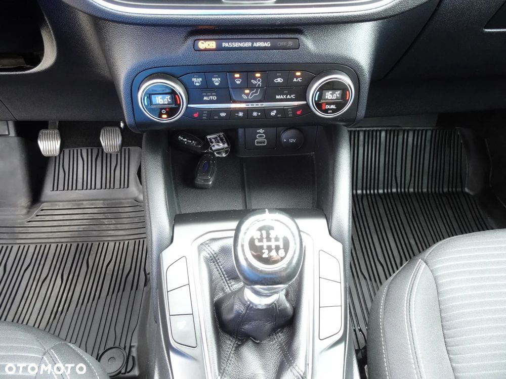 Ford Kuga 1.5 EcoBoost FWD Titanium - 38