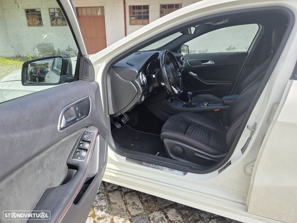 Mercedes-Benz A 200 d AMG Line - 11