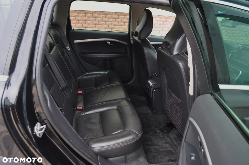 Volvo XC 70 D5 AWD Geartronic Black Edition - 32