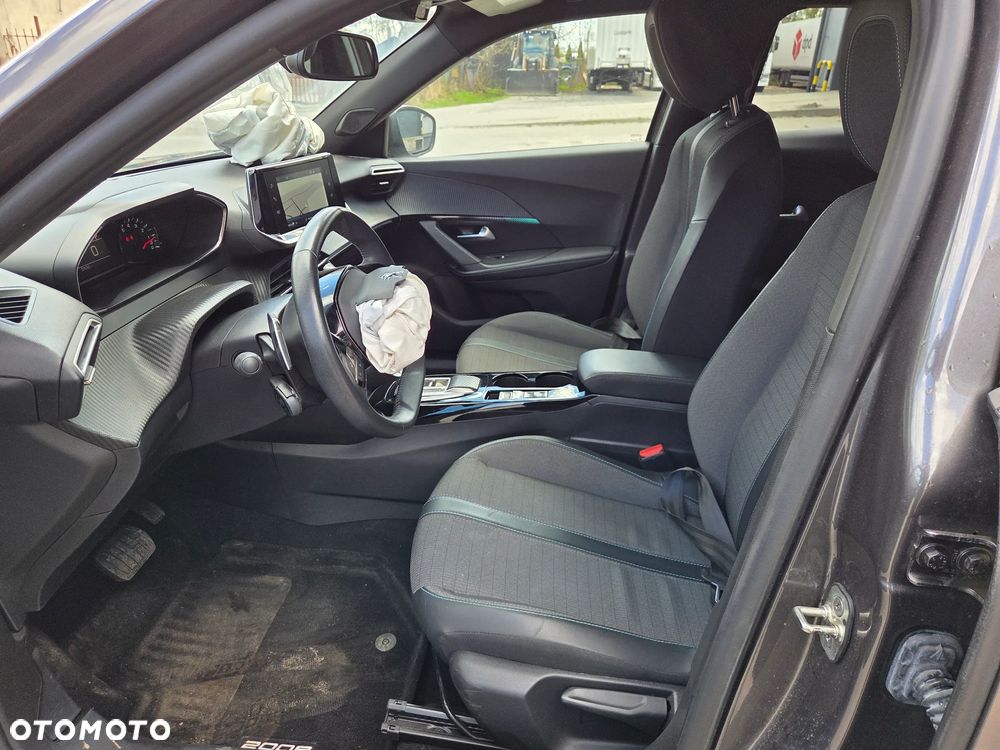 Peugeot 2008 PureTech 130 EAT8 Allure - 18