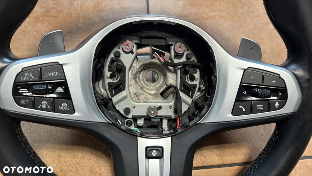 KIEROWNICA BMW G30 G31 G32 G15 G16 G14 G11 G12 G05 G06 G07 MPAKIET SKÓRA ŁOPATKI PODGRZEWANA WIBRACJA TEMPOMAT ASYSTENT PASA RUCHU 7857778 - 3