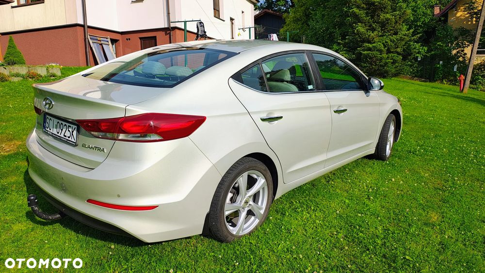 Hyundai Elantra 1.6 Comfort - 24