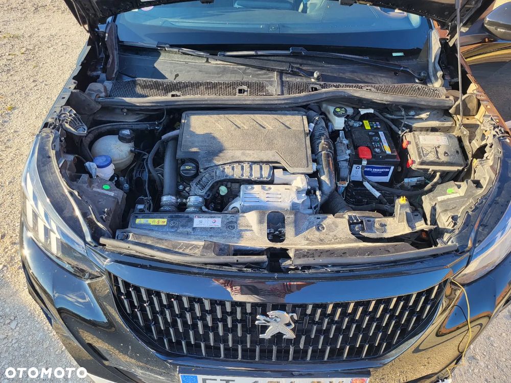 Peugeot 2008 PureTech 130 EAT8 GT - 12