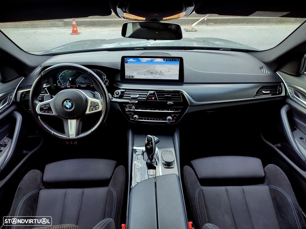 BMW 530 e Pack Desportivo M - 12