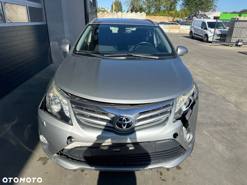 Toyota Avensis 2.0 Premium MS - 3
