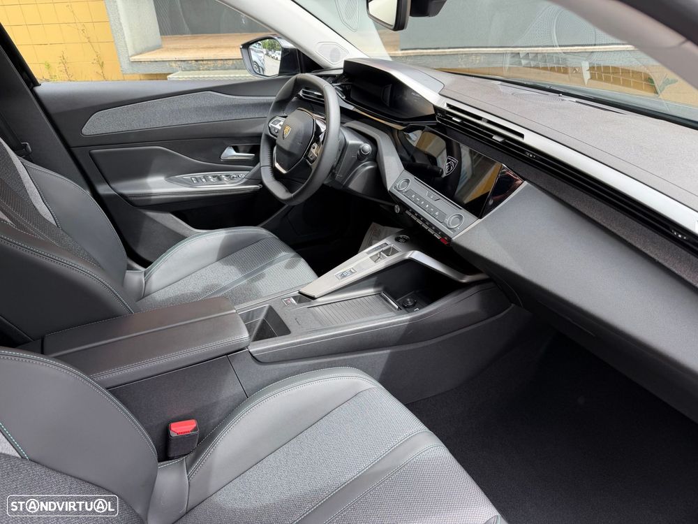 Peugeot E-408 58 kWh Allure - 23