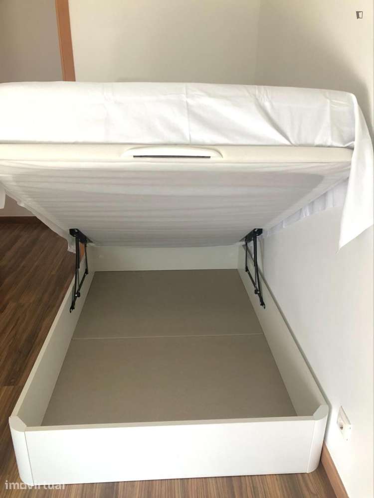 Quarto - localizado em Carnide Lisbon - Grande imagem: 4/10