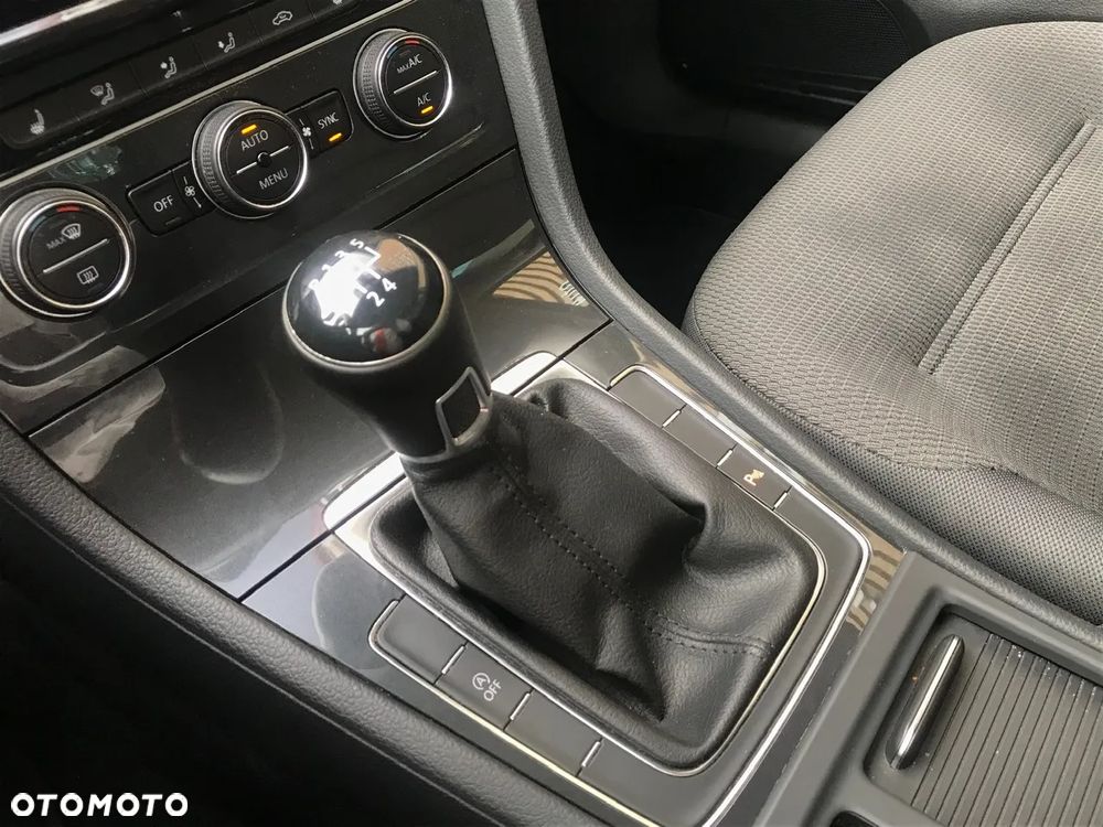 Volkswagen Golf 1.6 TDI BMT Comfortline - 28