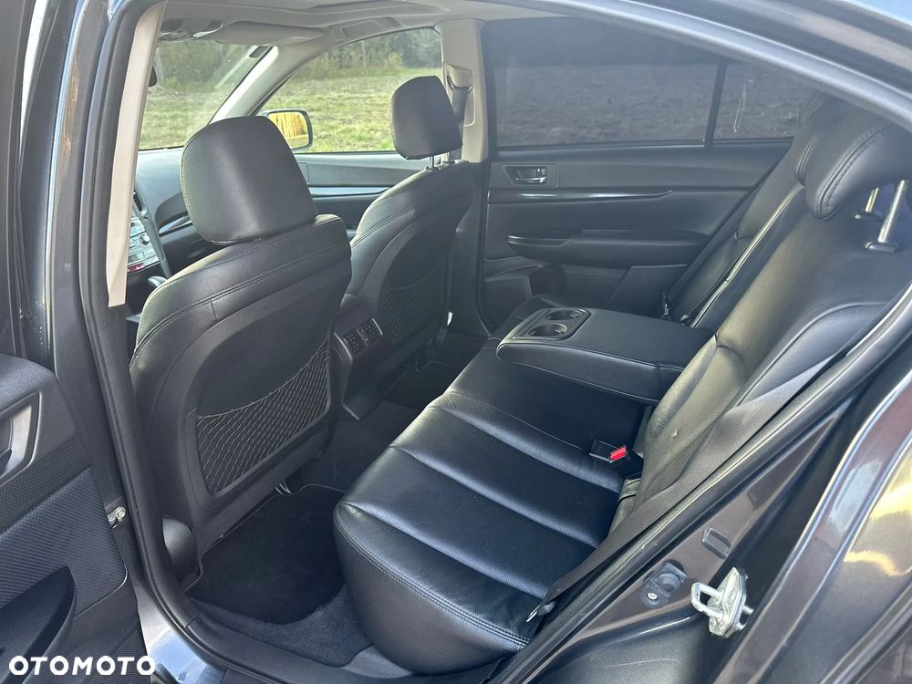 Subaru Legacy 2.5i GT - 12