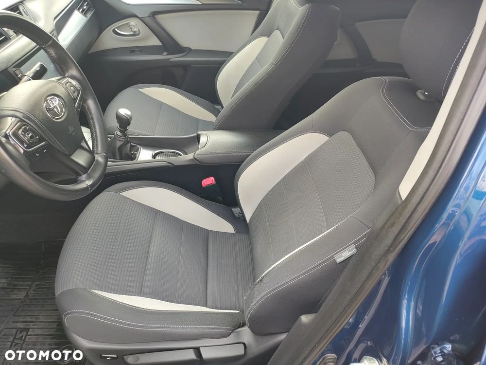 Toyota Avensis 1.8 Premium - 25