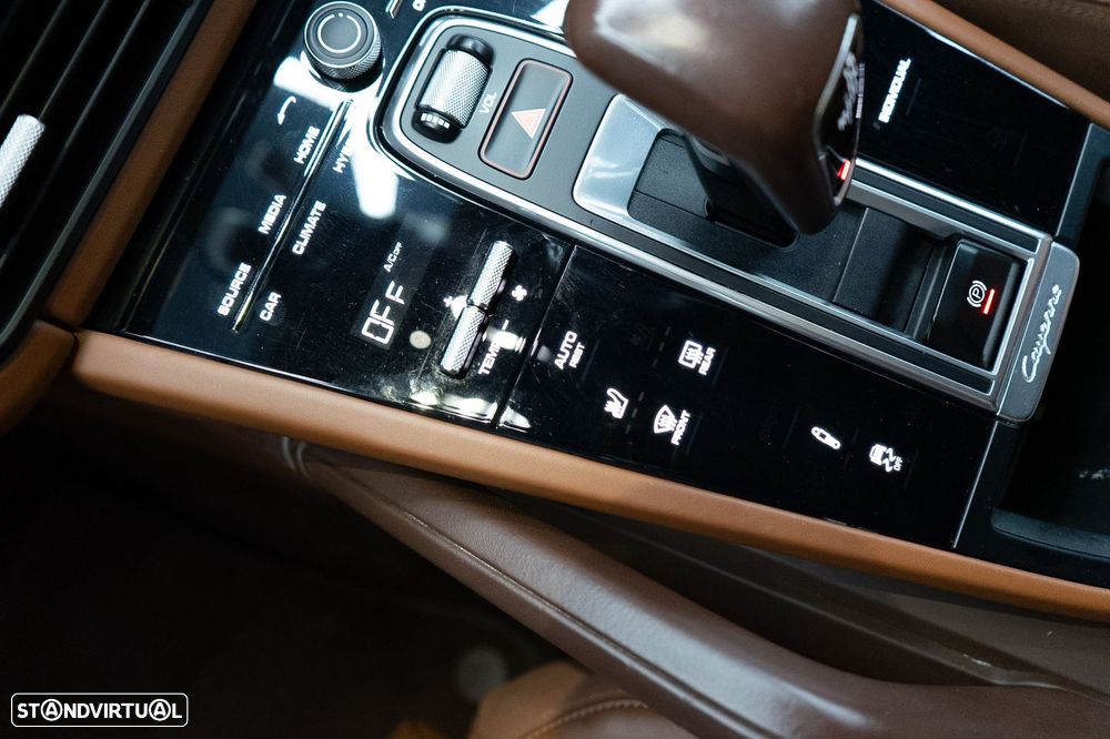 Porsche Cayenne Coupé E-Hybrid - 33