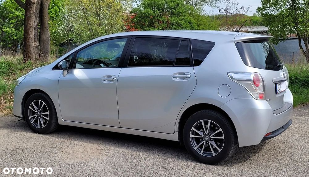 Toyota Verso 1.6 Premium - 4