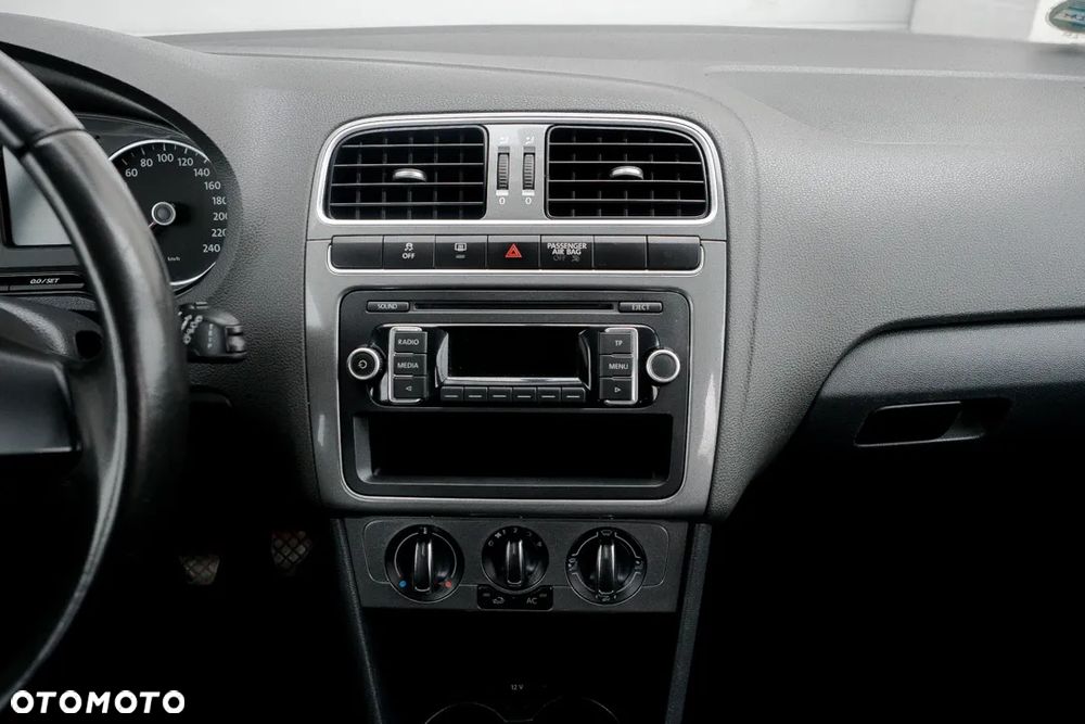 Volkswagen Polo 1.4 16V Comfortline - 20