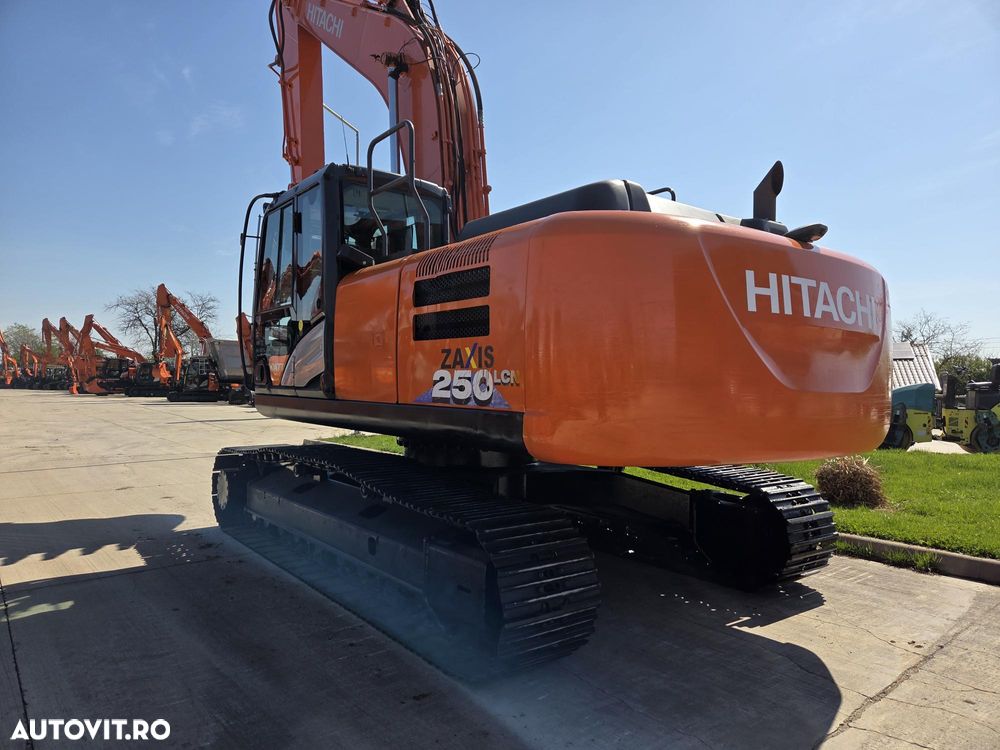 Hitachi ZX250LCN-6, 2020, 9.449h, 27,3t, cupa 1,55mc, Ingust latime 2,99m, camera spate, camere laterale, inst picon, consum mediu 9,8l/h, ridica 13t, motor Isuzu 173CP, 3 pompe hidr HITACHI, 3 camere, produs in JAPONIA, leasing 4 ani-PROMOTIE 68.900 EUR+tva - 3