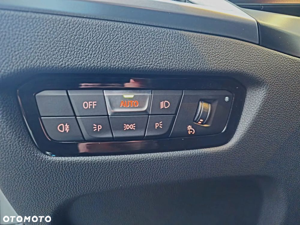 BMW Seria 3 318i - 30