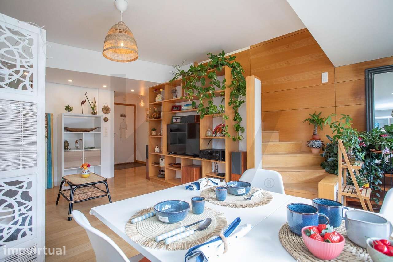 T3 convertido em T2 Duplex remodelado nos Olivais Sul | Varanda a Sul - Grande imagem: 3/60