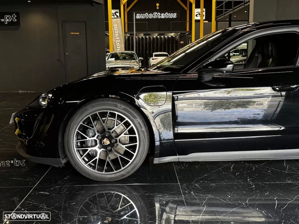 Porsche Taycan 4 - 9