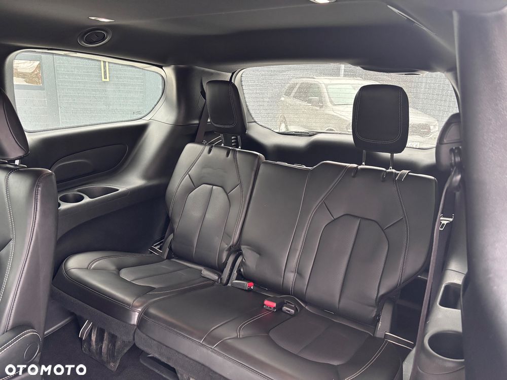 Chrysler Pacifica - 10