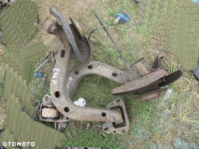 BMW E46 WAHACZ TYLNY PIASTA LEWA - 1