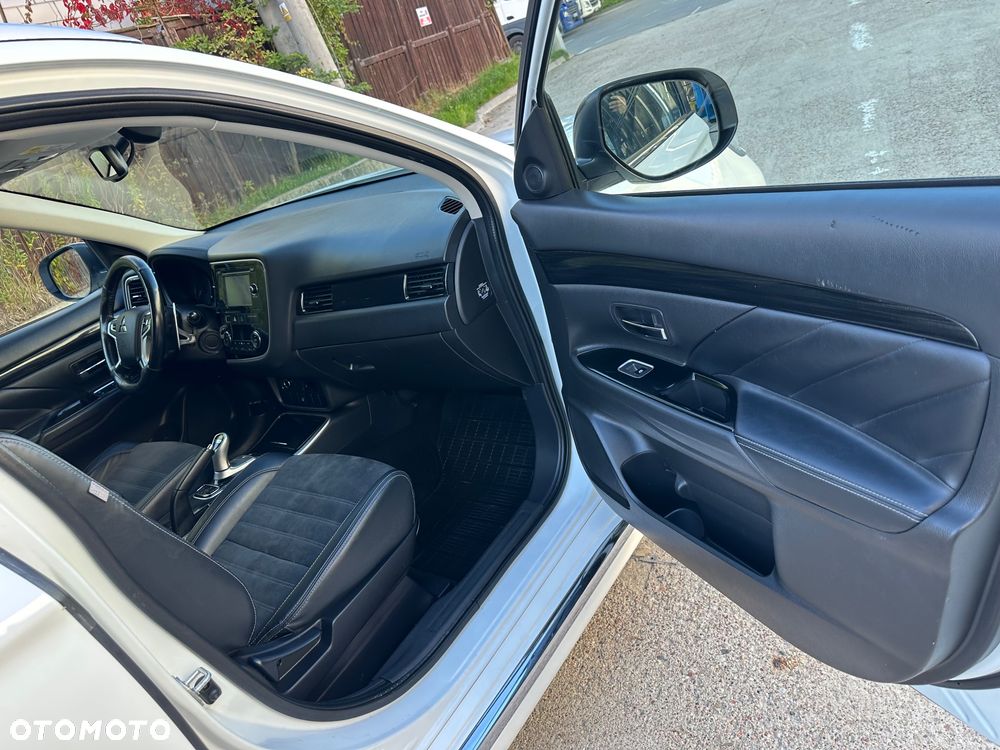 Mitsubishi Outlander - 19