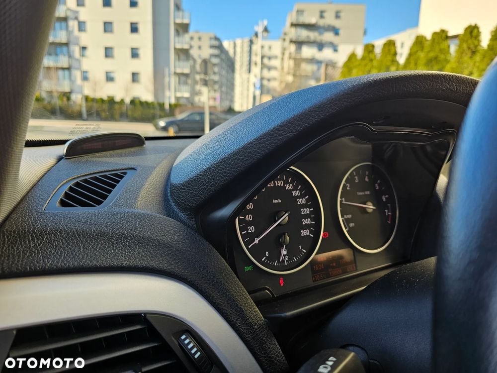 BMW Seria 1 116i - 29