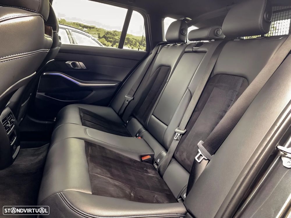 BMW 318 d Pack Desportivo M Auto - 11