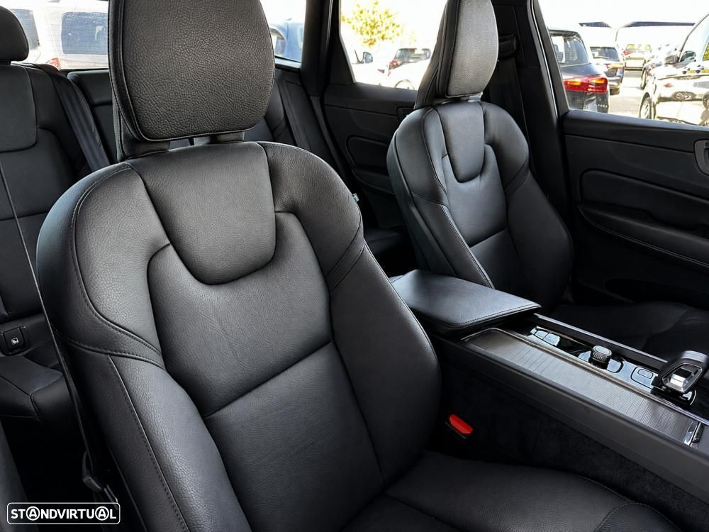 Volvo XC 60 T6 AWD Recharge Plus Dark - 42