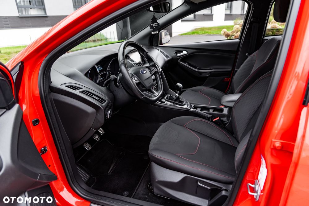 Ford Focus 1.5 EcoBoost ST-Line - 16