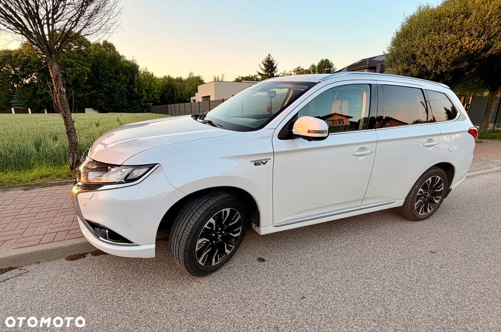 Mitsubishi Outlander 2.0 Instyle Navi 4WD CVT - 14