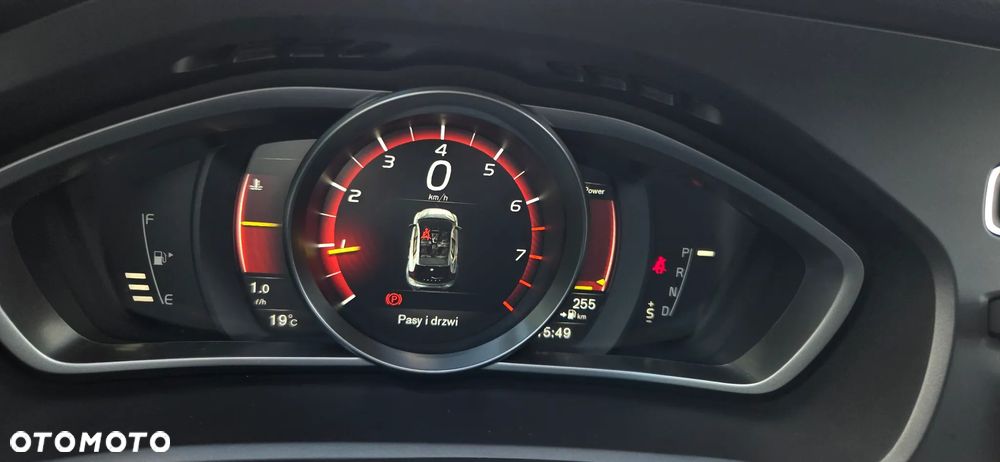 Volvo V40 T3 Drive-E Momentum - 32