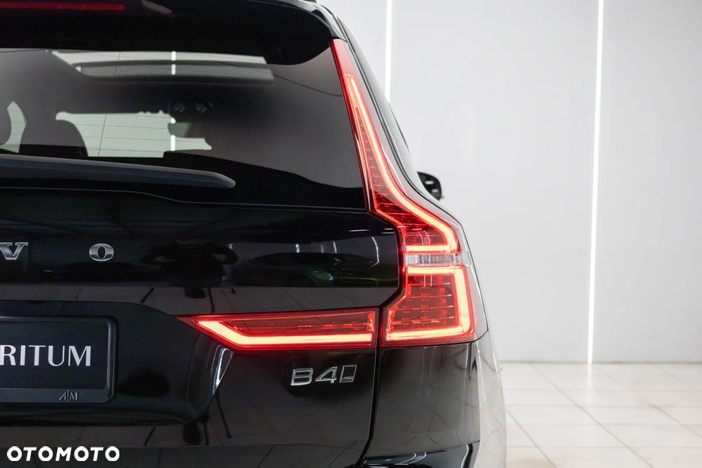 Volvo XC 60 B4 D AWD Plus Dark - 10