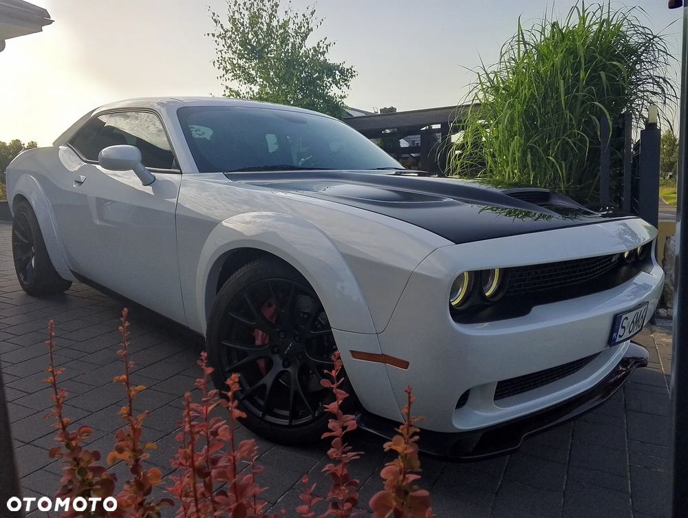 Dodge Challenger - 1