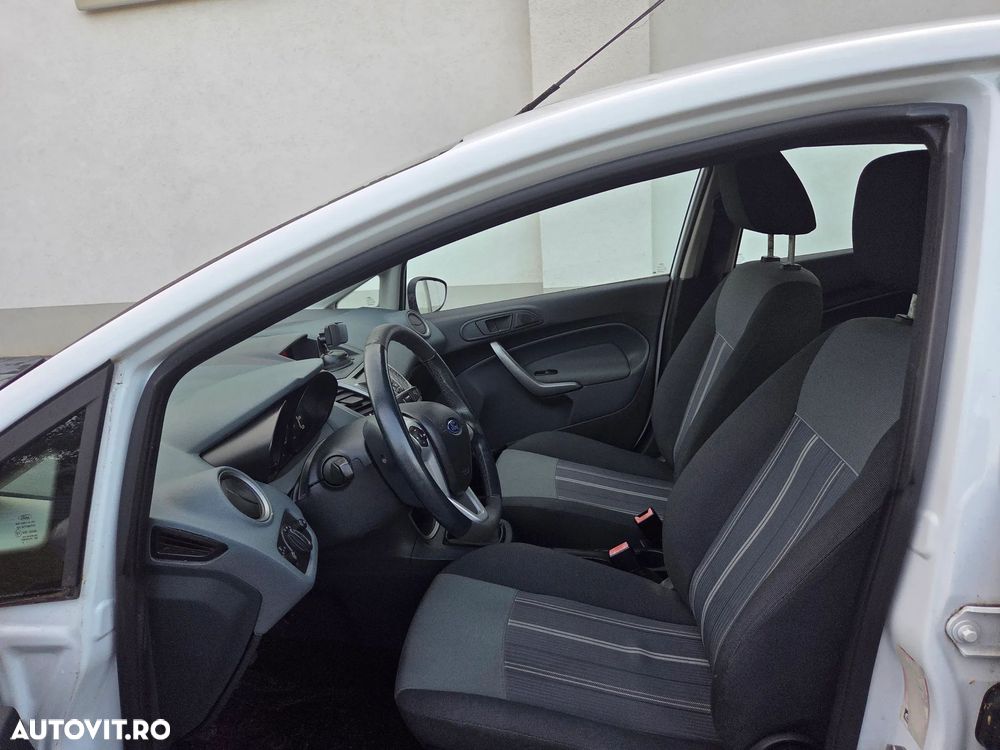Ford Fiesta 1.6 TDCI DPF Ghia - 13