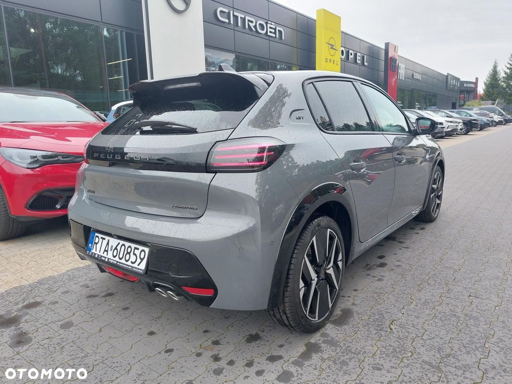 Peugeot 208 - 8