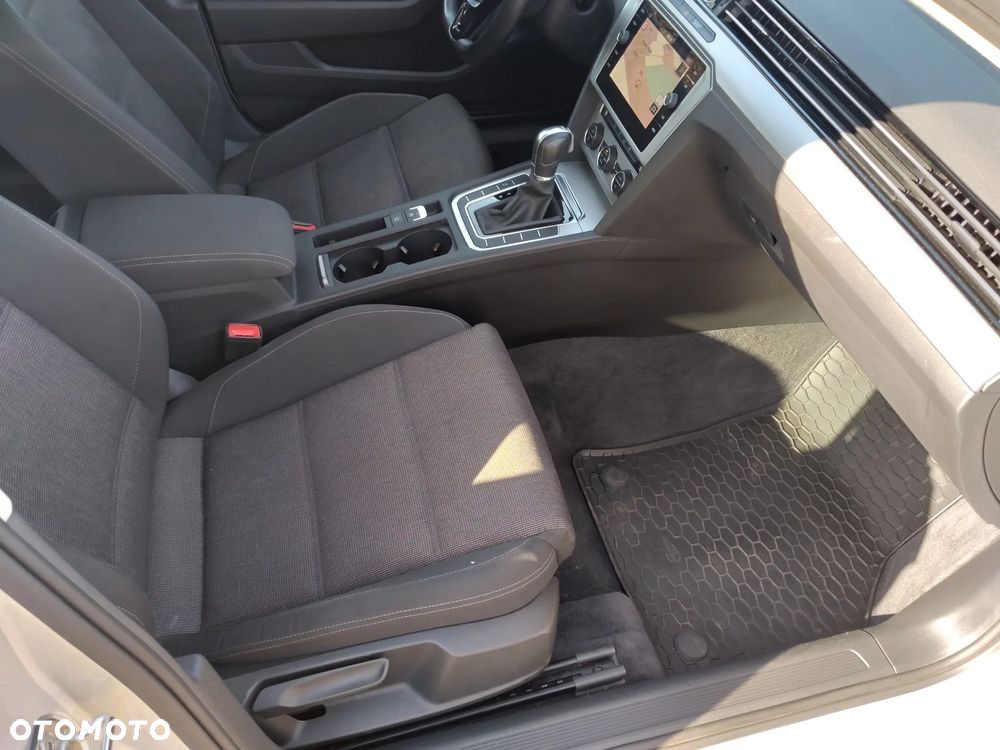 Volkswagen Passat - 10