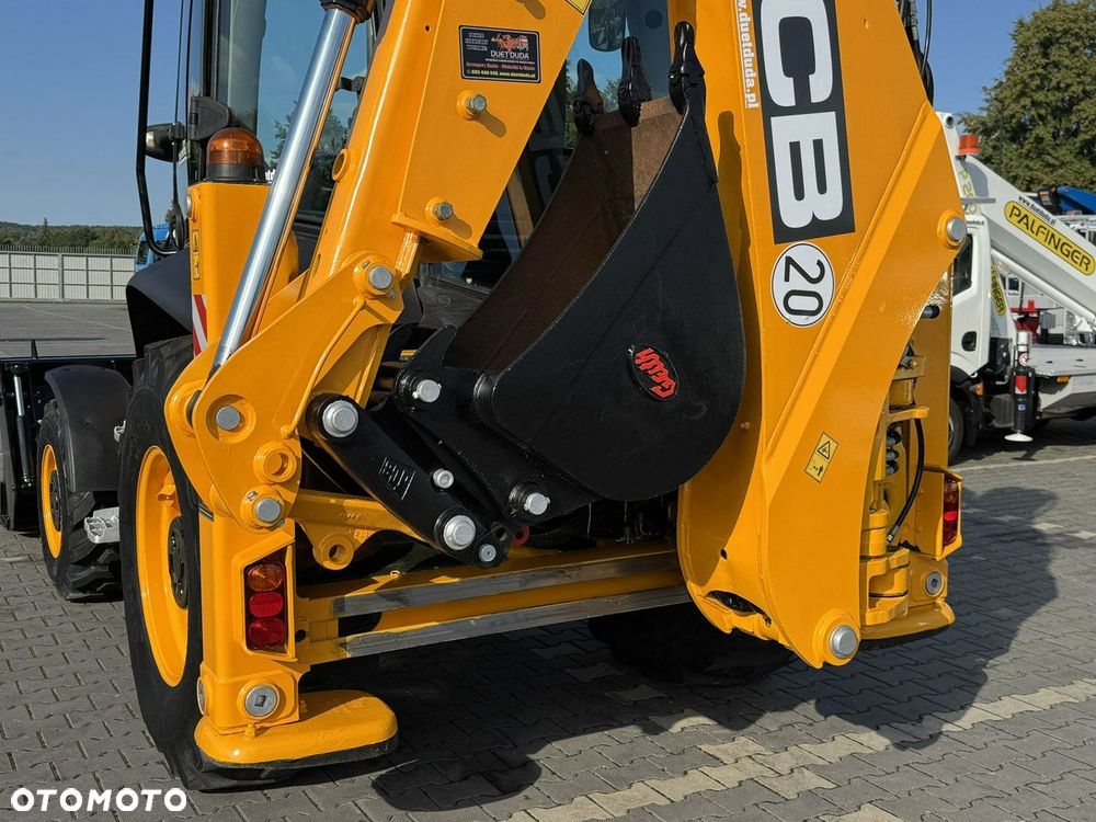 JCB 3CX - 18