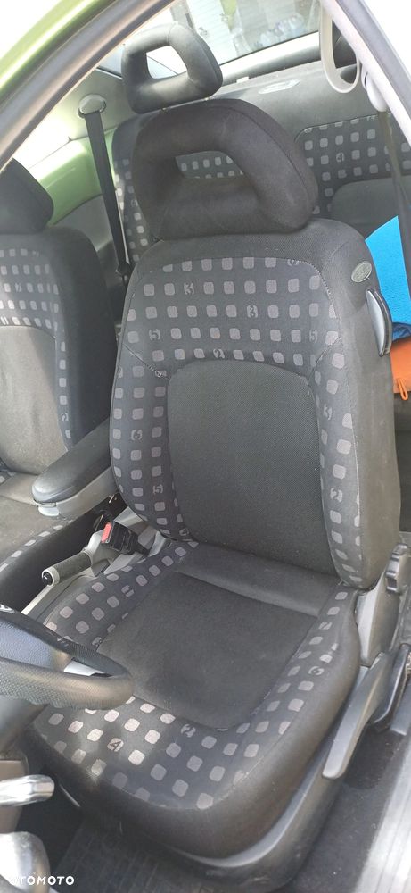 Volkswagen New Beetle - 14