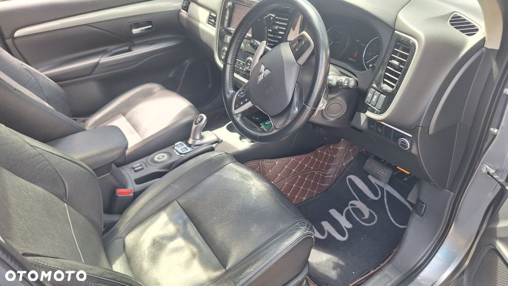 Mitsubishi Outlander - 8