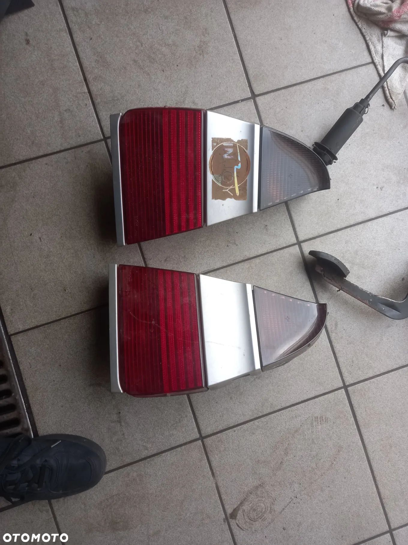 CITROEN XM LAMPY LEWA I PRAWA TYŁ VALEO ORYGINAŁ SREBRNE - 1